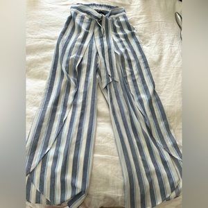 Woman’s Bloomingdale’s flowy pants